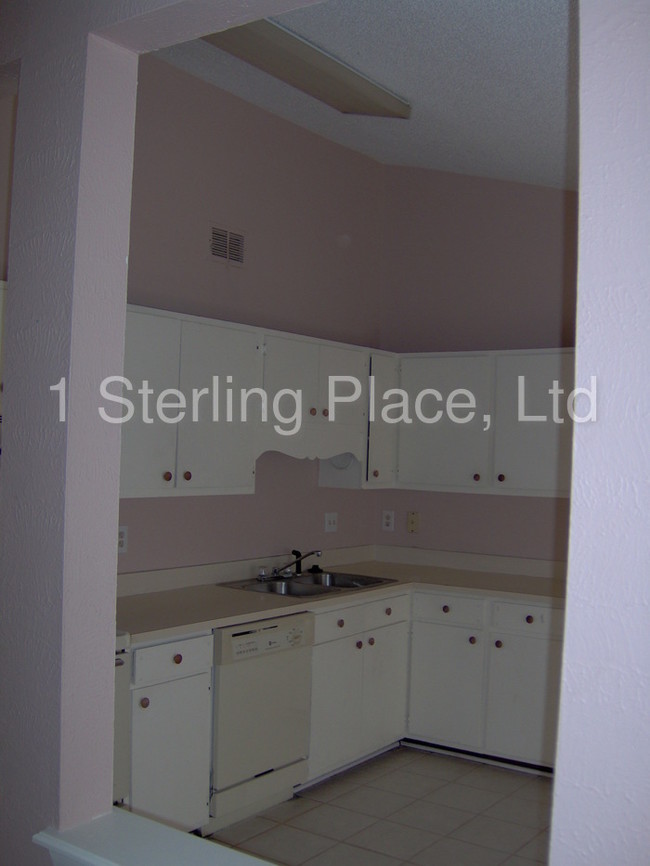 Building Photo - 127 Cambridge Rd