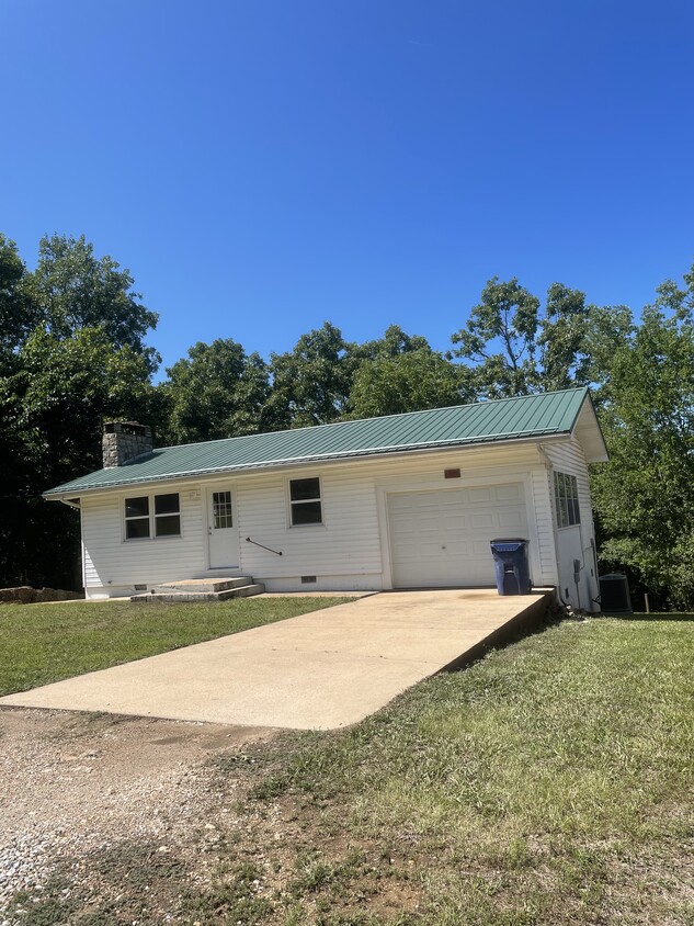Primary Photo - 315 W Hazelwood Dr