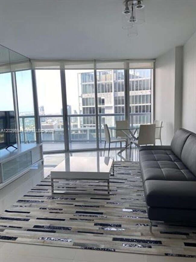 Building Photo - 495 Brickell Ave