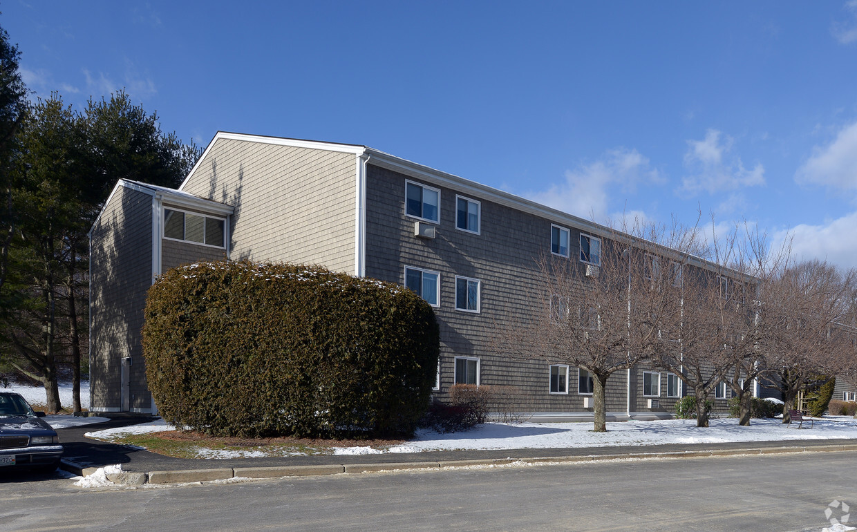 Foto del edificio - Simmons Village Apartments