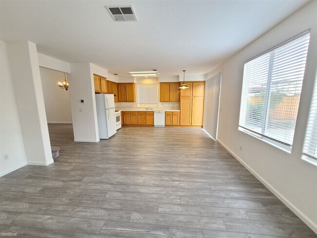 Foto del edificio - 5 br, 3 bath House - 554 Spalding Street