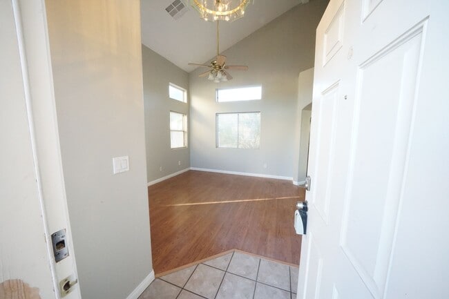 Building Photo - Great 3 bed 2.5 bath two story home in gat...