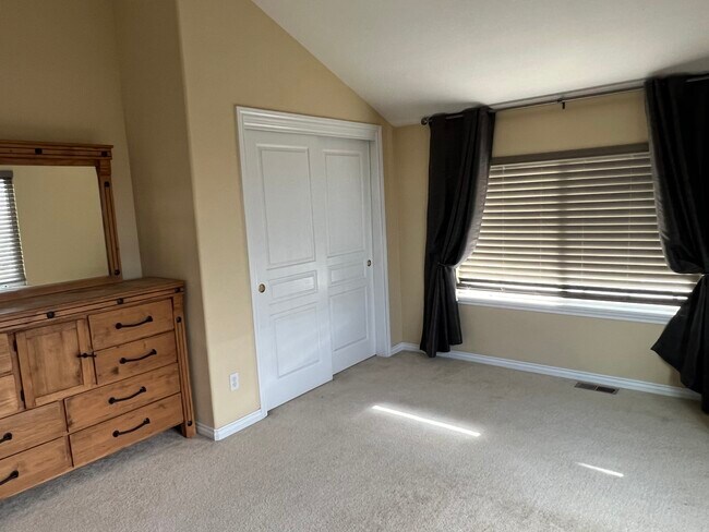 Armario del dormitorio - 15074 Lindark St