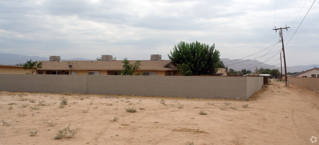 Foto del edificio - 12998 Mohawk Rd