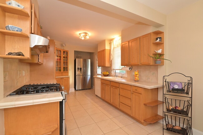 Spacious Kitchen - 32 Franklin Ave