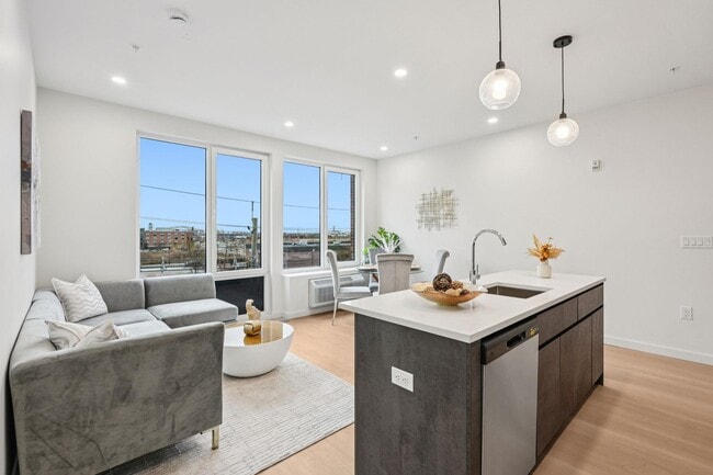 Building Photo - 1 Mallory Ave