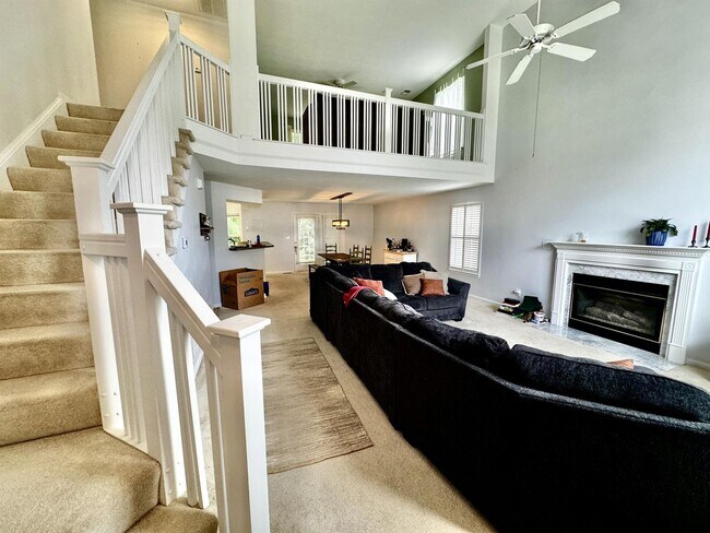 Foto del edificio - Beautiful 3 bed, 2.5 bath home with a spac...