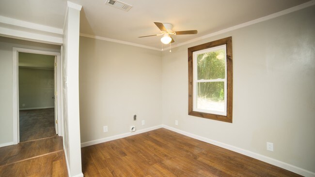 Building Photo - 711 Garlington Rd