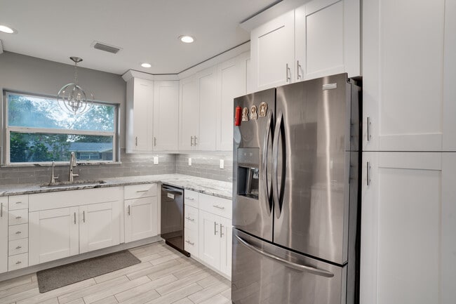 Building Photo - 2076 Burnice Dr
