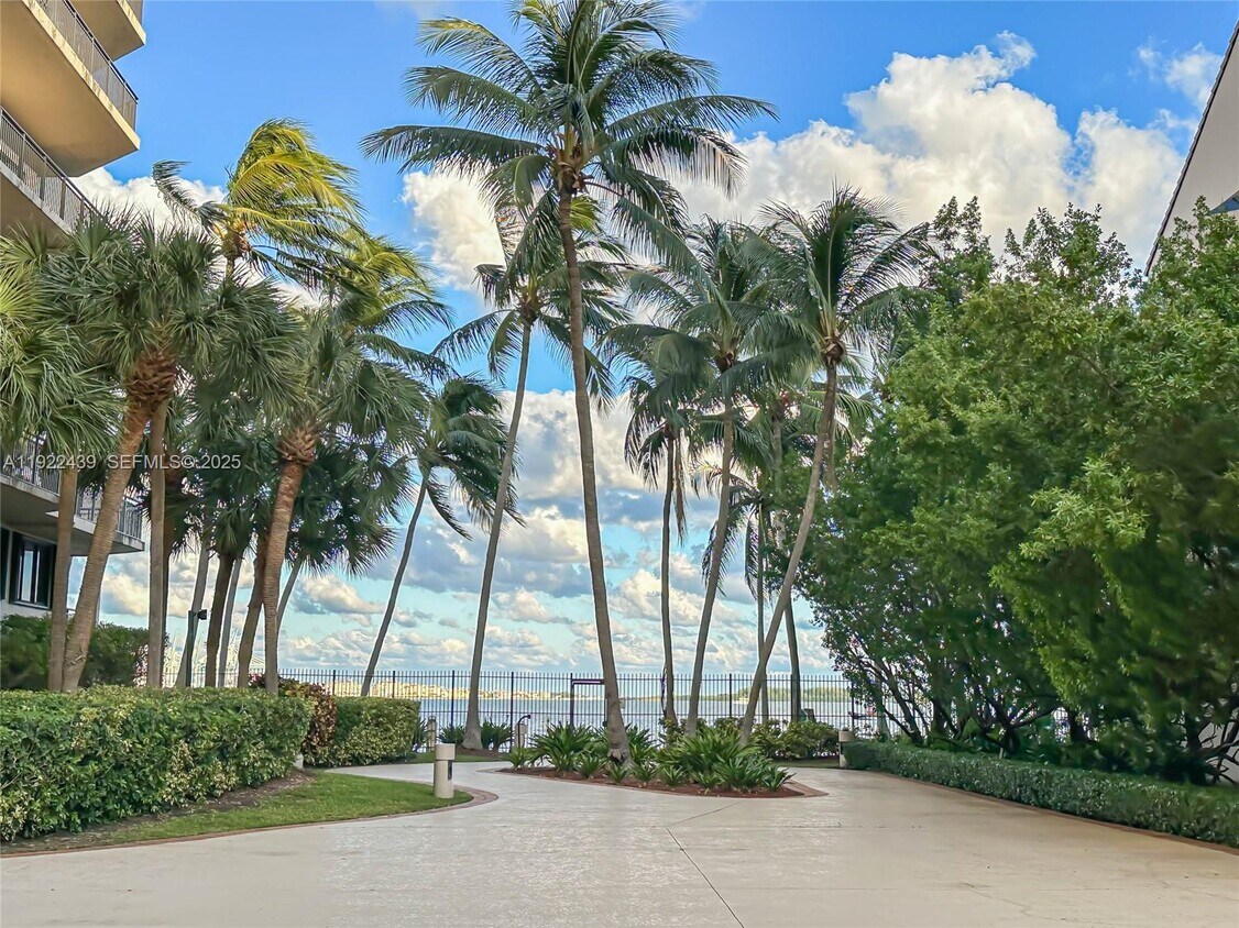 Foto principal - 540 Brickell Key Dr