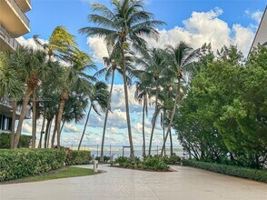 Building Photo - 540 Brickell Key Dr