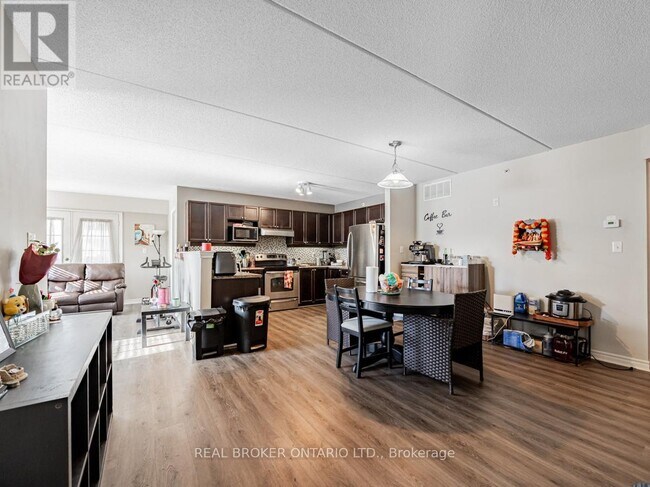 Photo du bâtiment - 1491 Maple Ave