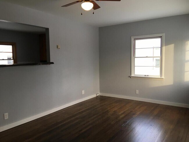 Building Photo - 816 Rainbow Dr