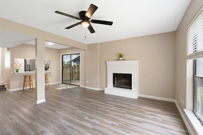 Building Photo - 6915 Woodhue Dr