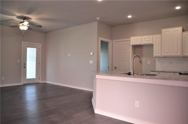 Building Photo - 3912 SW Peachwood Dr