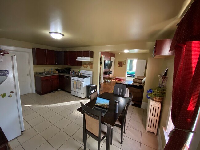 Dining Room 1 - 2534 University Ave NE