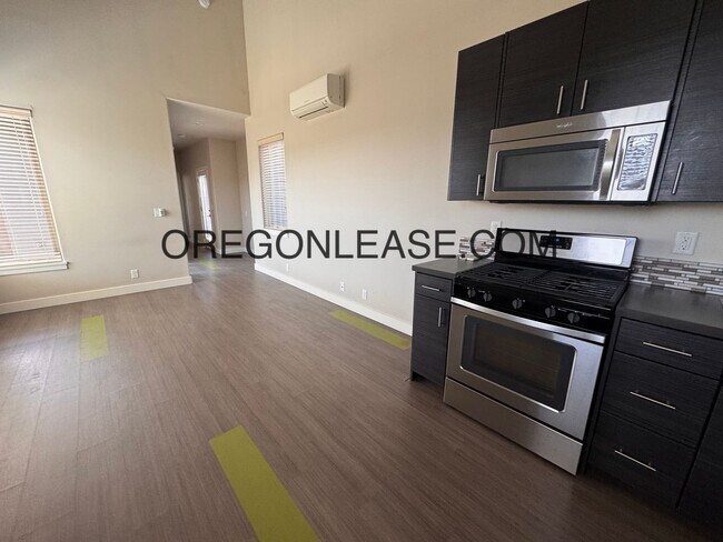 Foto del edificio - One bedroom stand alone house in Cal Young...