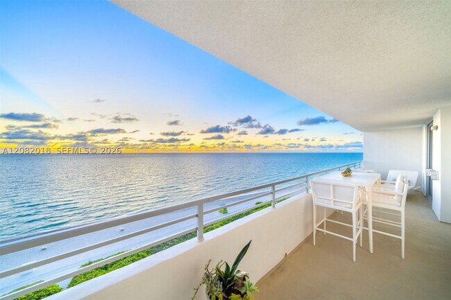 Foto del edificio - 5555 Collins Ave