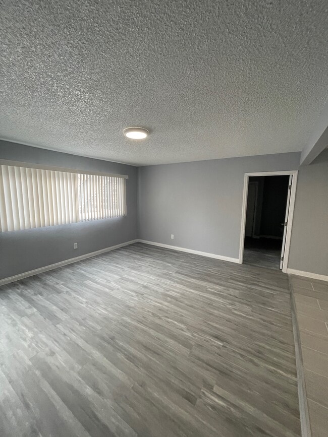 Foto del edificio - 10003-10007 Grape St