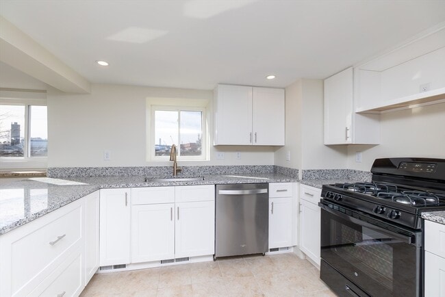 Building Photo - 53 St Germain St