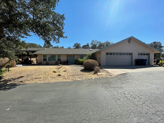 Primary Photo - 41508 Roaring River Ct