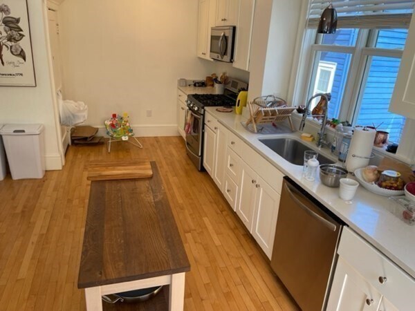 Building Photo - 125 Coolidge St