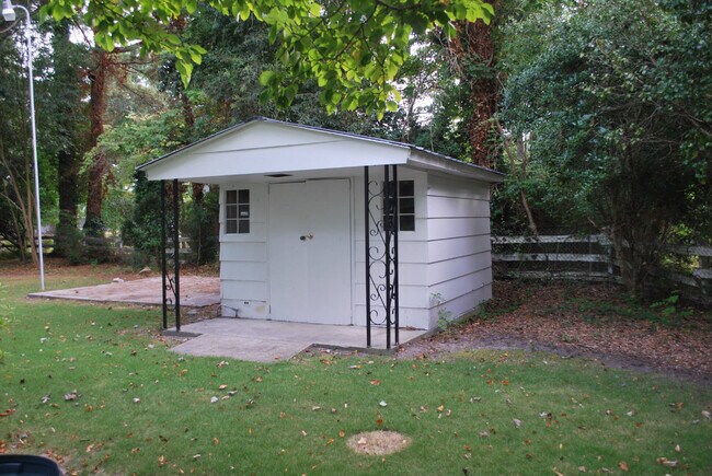 Building Photo - 903 Sunset Dr