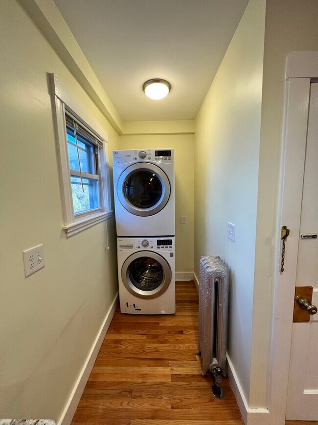 Washer/Dryer - 27 Harriet St