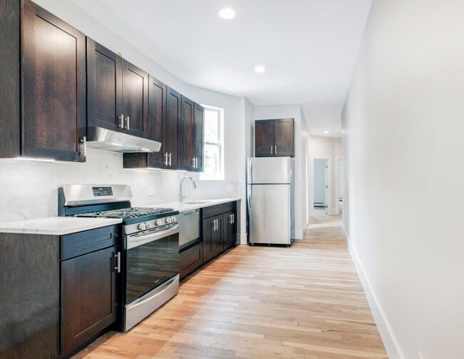 Foto del edificio - 228 1st St
