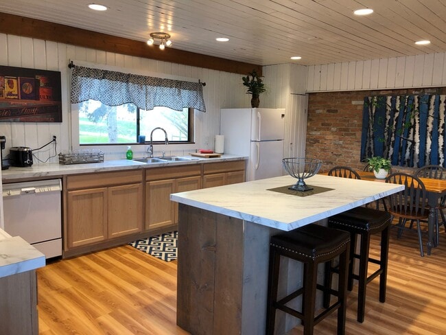 Building Photo - 105 Welf Ln