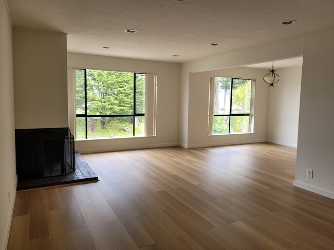 Foto del edificio - 54 Edgemont Dr