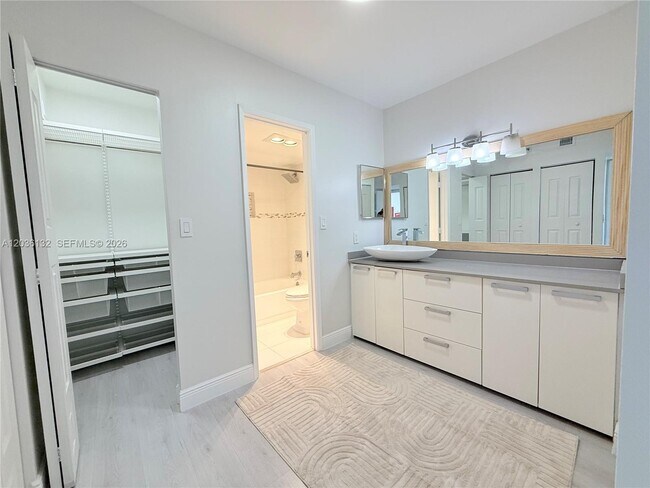 Foto del edificio - 20355 NE 34th Ct