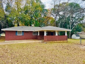 Building Photo - 1100 Lombard Dr