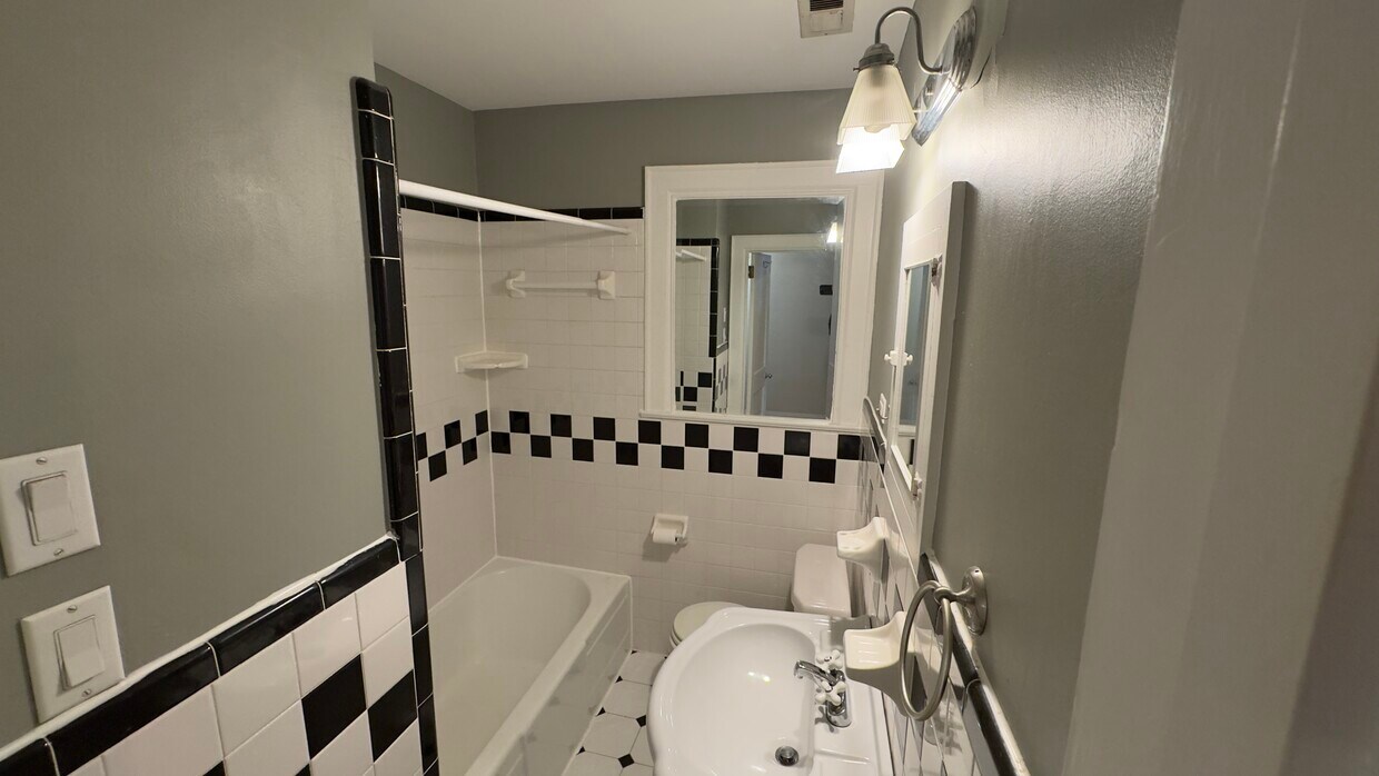 Foto principal - 1805 Luther St