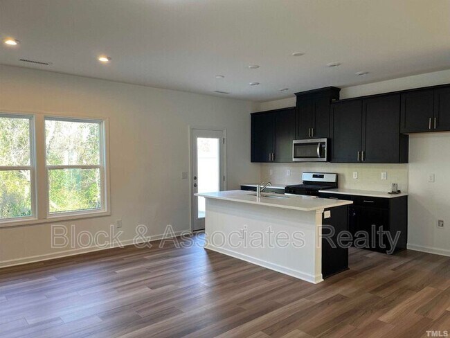 Foto del edificio - 3303 Oak Pass Dr