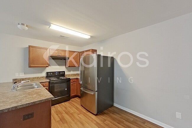 Building Photo - 1010 E Macree Terrace