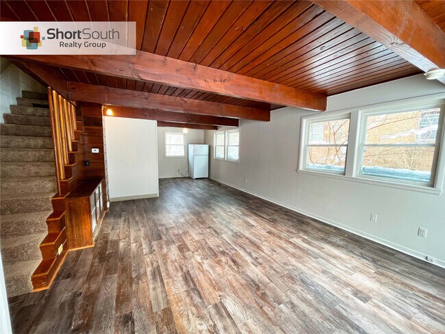 Building Photo - 917 Maybelle St NE