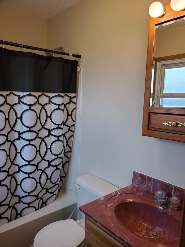 Foto del edificio - 1 Bedroom, 1 Bath Townhouse in LeClaire, IA