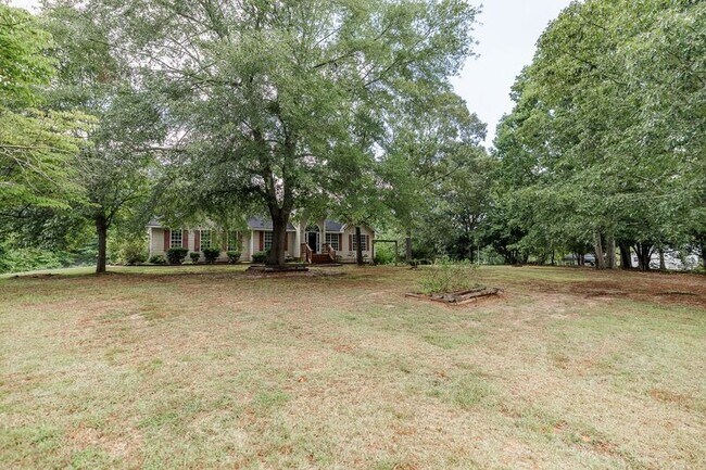Building Photo - 2603 Hog Mountain Rd