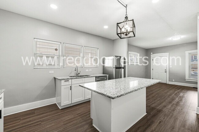 Foto del edificio - Spacious & Modern Home in Indianapolis!