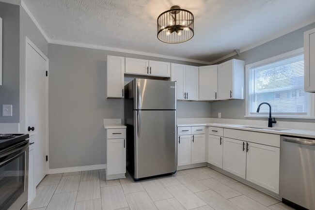 Building Photo - 4812 Maple St