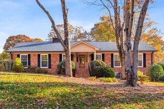 Building Photo - 902 Kemp Rd W