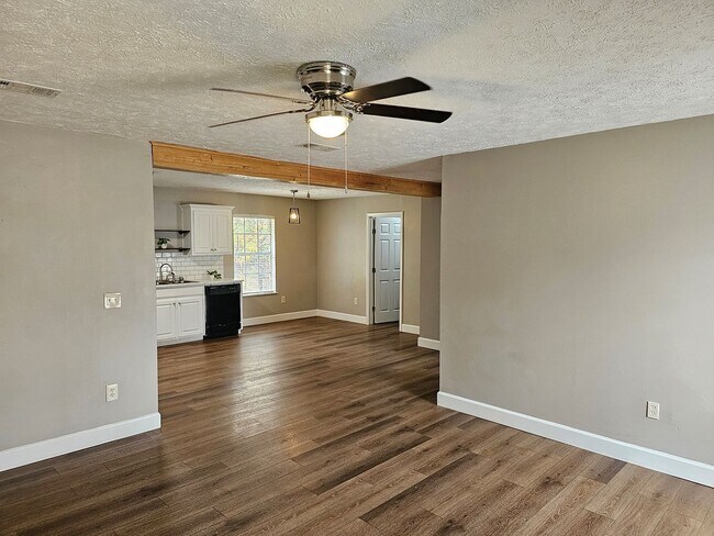 Foto del edificio - MOVE IN SPECIAL!**** 1/2 OF 1ST MONTH RENT...
