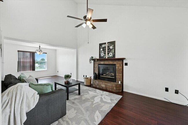 Foto del edificio - 8318 Ivory Loop