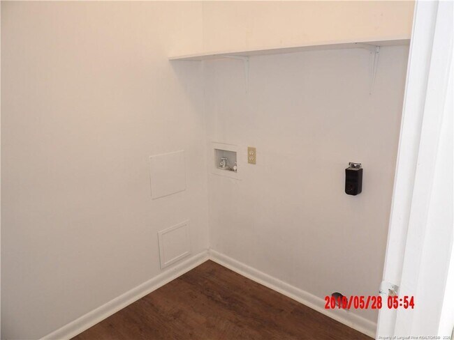 Foto del edificio - 4894 Fogarty Dr