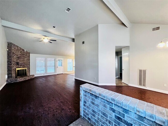 Building Photo - 8603 Greenleaf Lake Dr