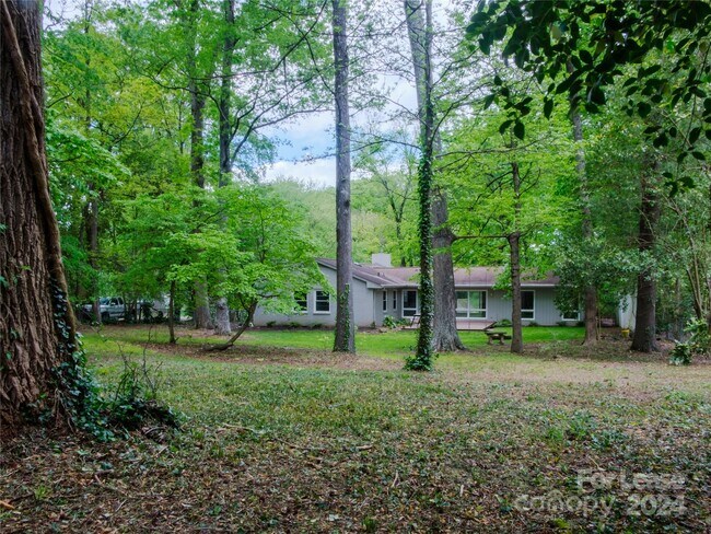 Foto del edificio - 1123 Lynbrook Dr