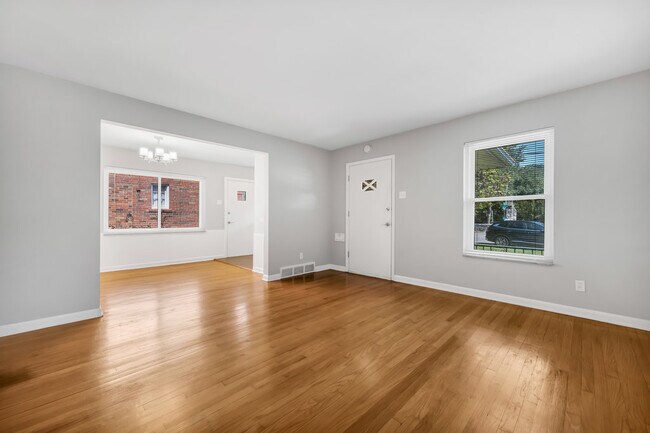 Building Photo - 7116 Clayton Rd