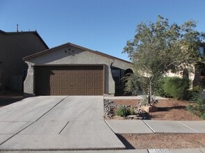 Building Photo - 6408 S Sunrise Valley Dr
