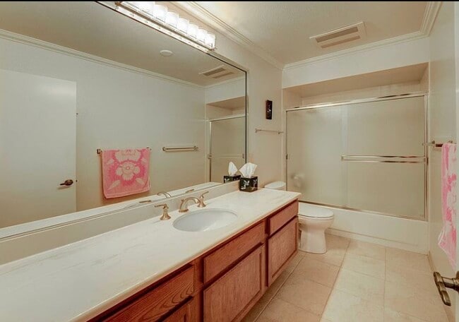 Building Photo - 18185 Andrea Cir N